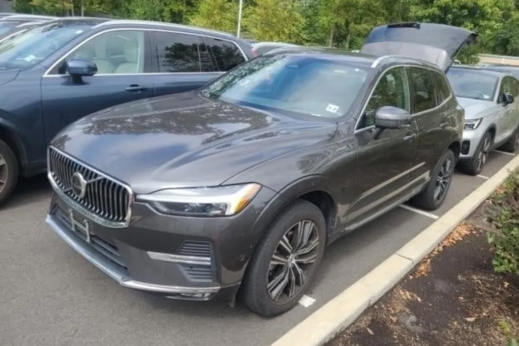 2022 Volvo XC60 B5 Inscription photo 1