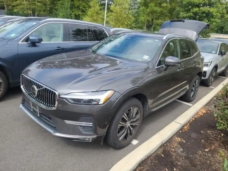 2022 Volvo XC60 B5 Inscription photo 1