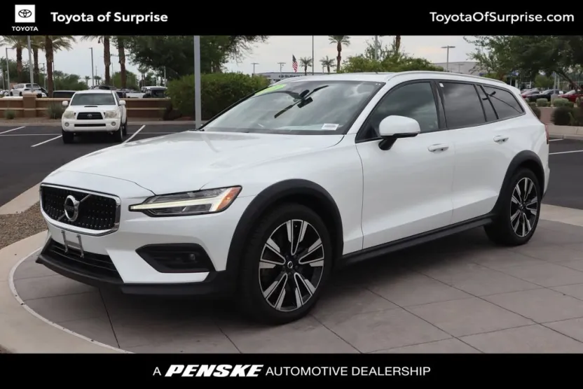 2021 Volvo V60 Cross Country T5 photo 1