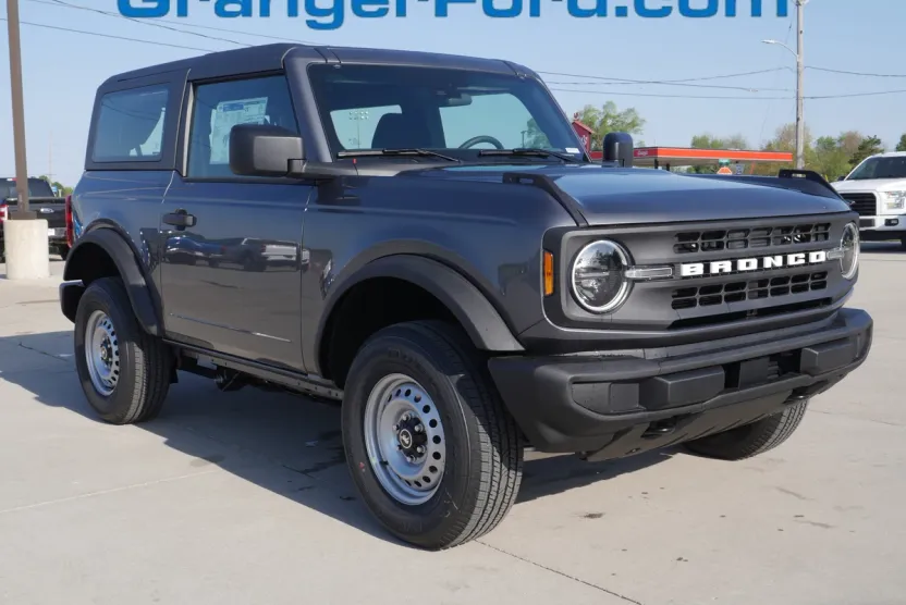 2025 Ford Bronco Base photo 1