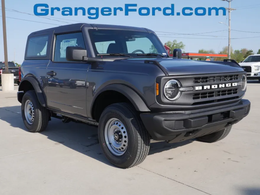 2025 Ford Bronco Base photo 1