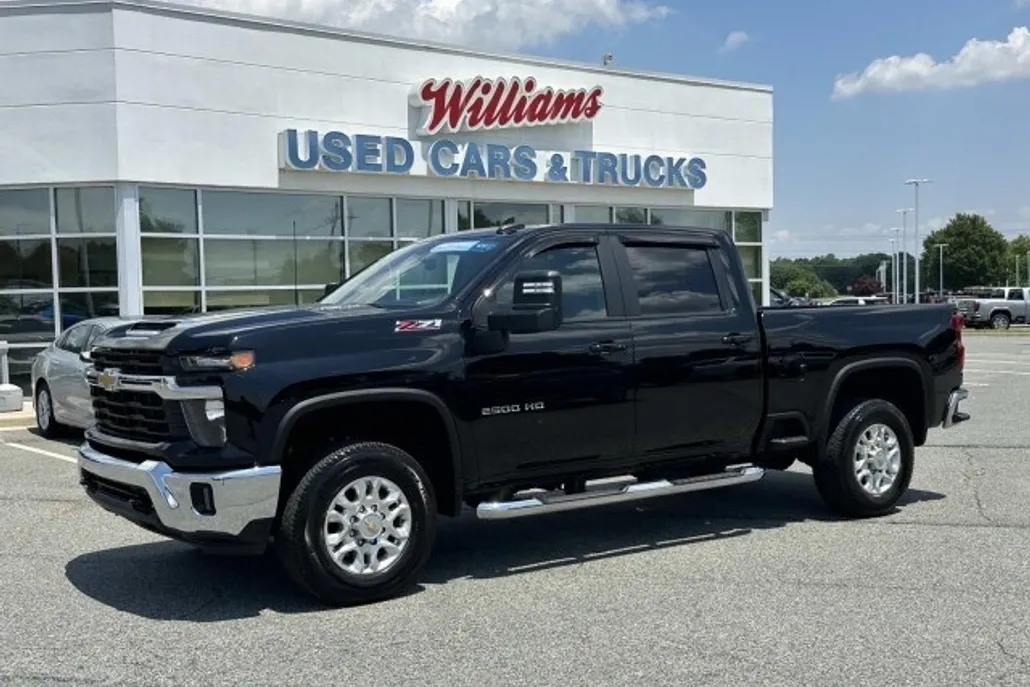 2025 Chevrolet Silverado 2500HD LT photo 1