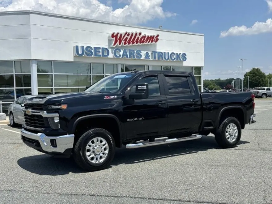 2025 Chevrolet Silverado 2500HD LT photo 1