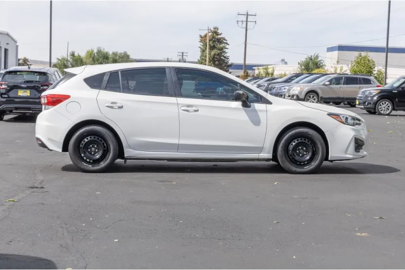 2017 Subaru Impreza 2.0i photo 1
