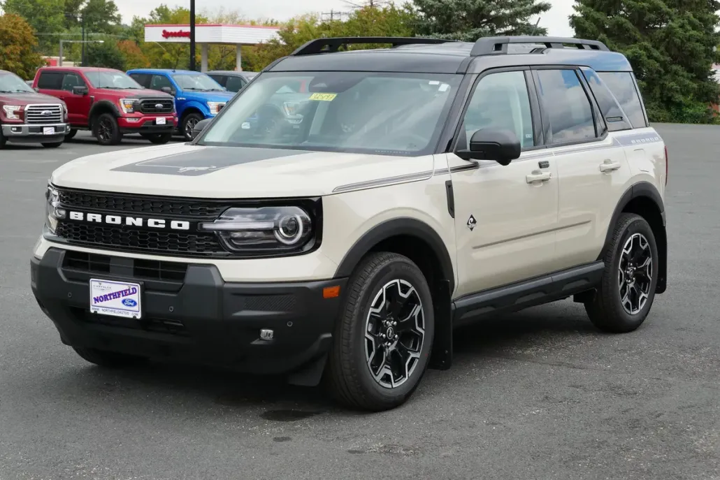 2025 Ford Bronco Sport Outer Banks photo 1