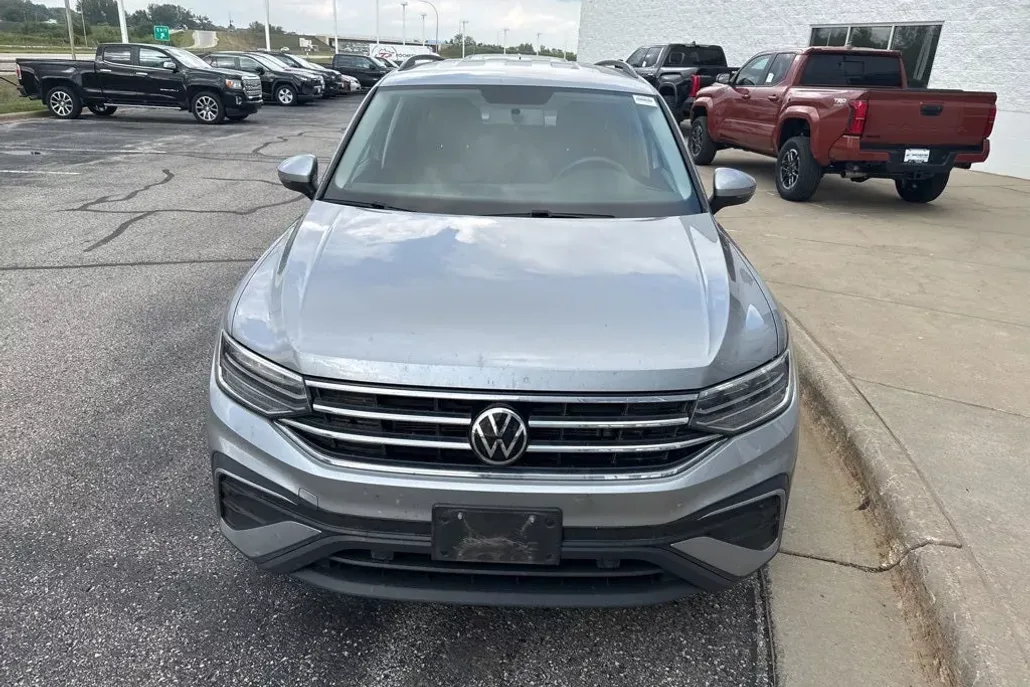 2022 Volkswagen Tiguan S photo 1
