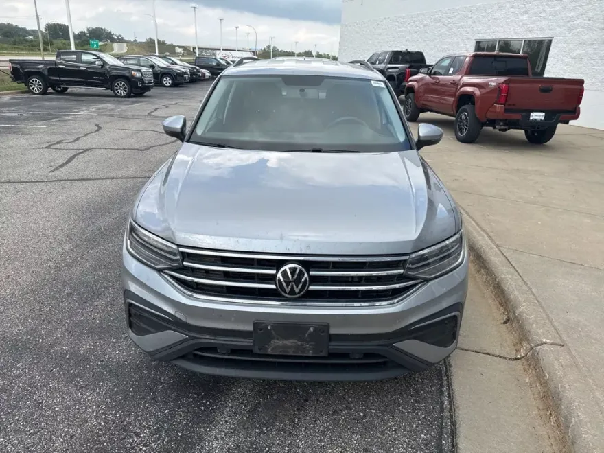 2022 Volkswagen Tiguan S photo 1