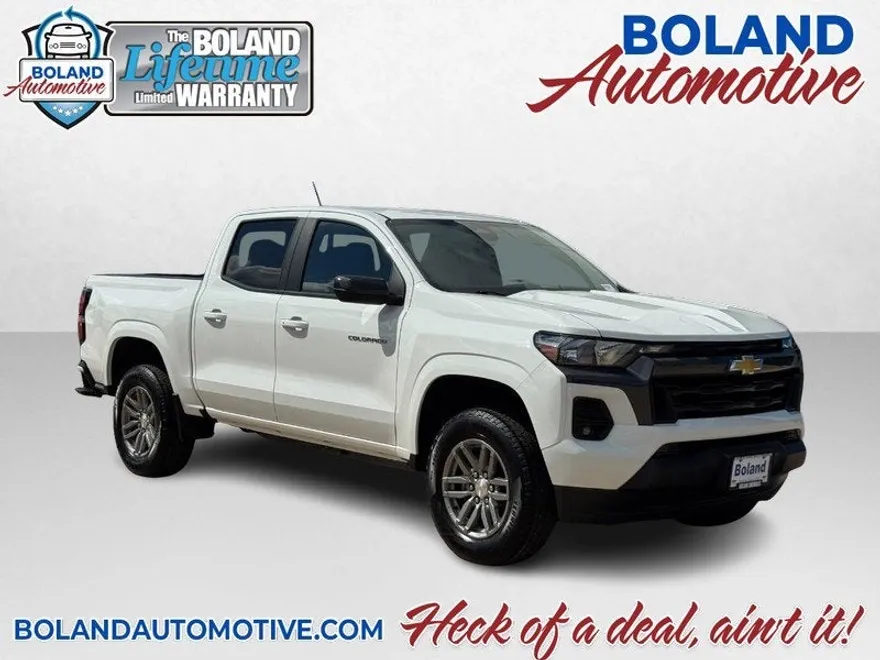 2024 Chevrolet Colorado LT photo 1