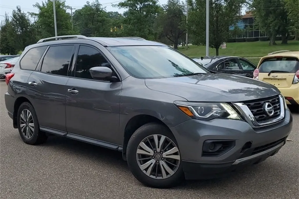 2019 Nissan Pathfinder S photo 1
