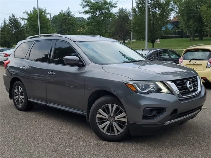 2019 Nissan Pathfinder S photo 1