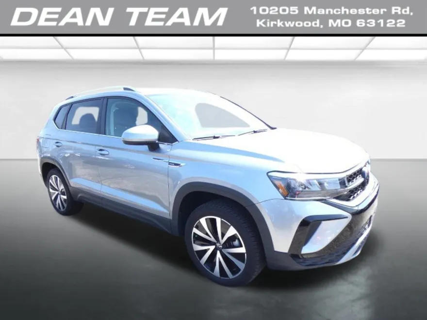 2024 Volkswagen Taos SE photo 1