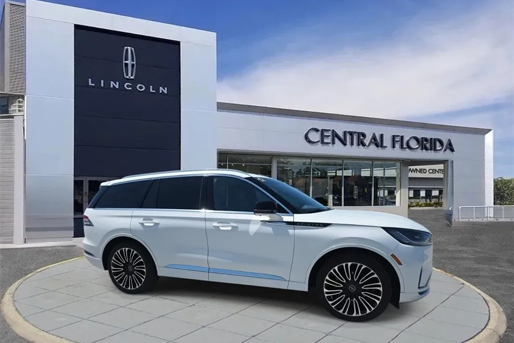 2025 Lincoln Aviator Black Label photo 1
