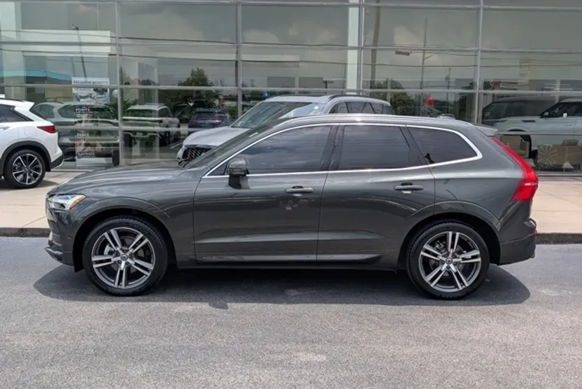 2019 Volvo XC60 T5 Momentum photo 1