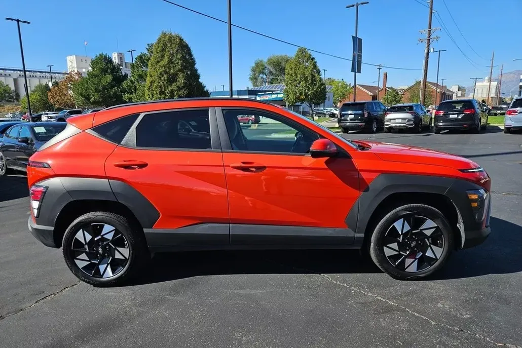2025 Hyundai Kona SEL photo 1