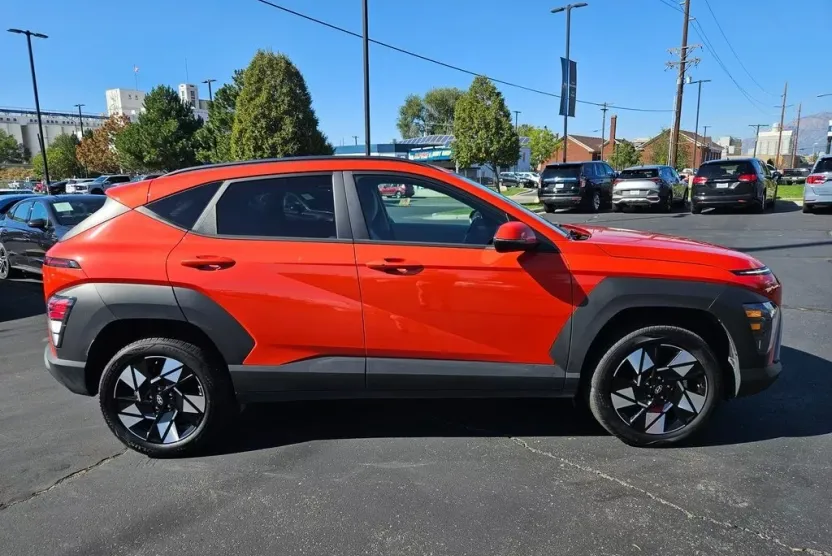 2025 Hyundai Kona SEL photo 1