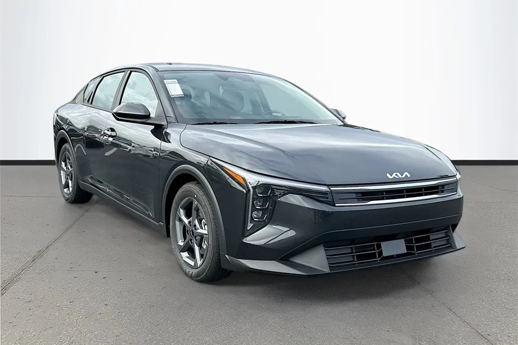 2025 Kia K4 LXS photo 1