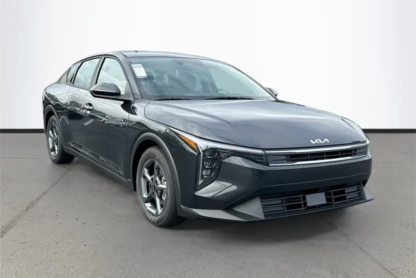 2025 Kia K4 LXS photo 1