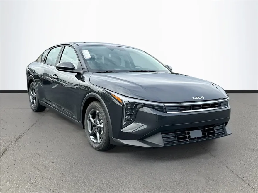 2025 Kia K4 LXS photo 1