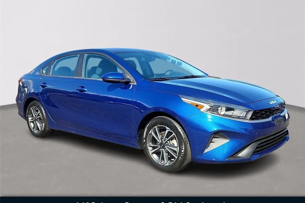 2023 Kia Forte LXS photo 1