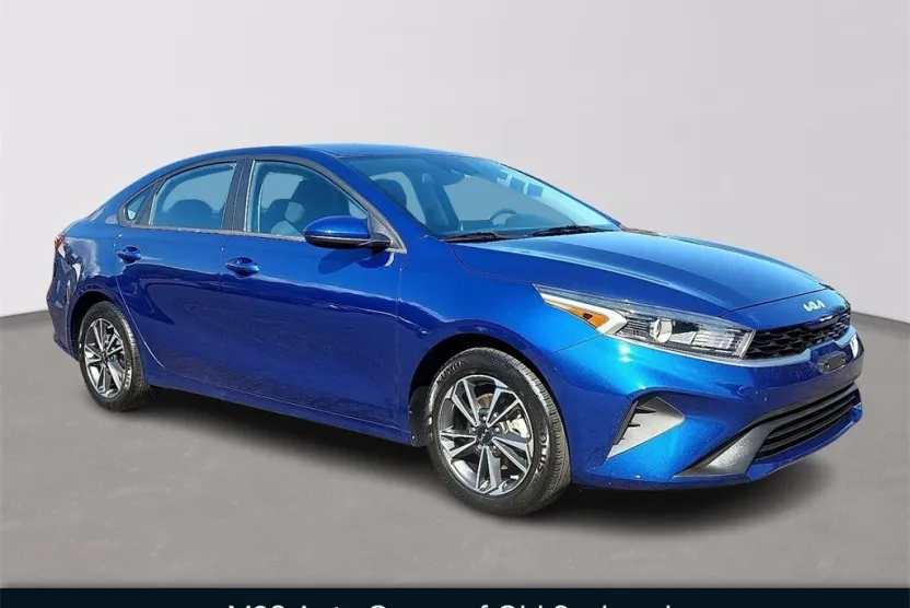 2023 Kia Forte LXS photo 1