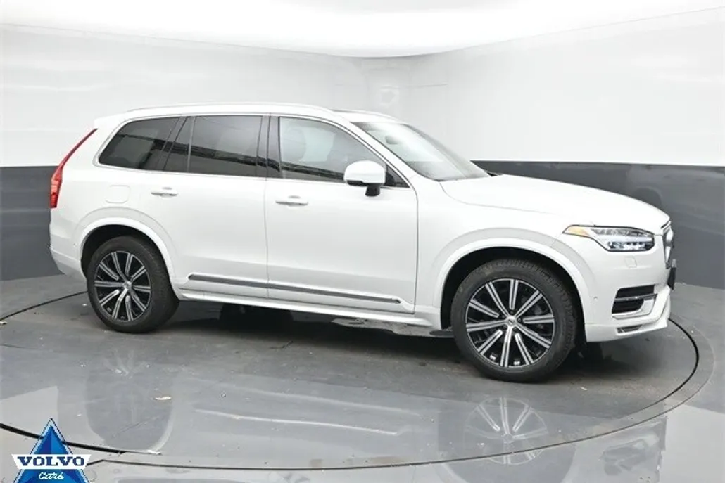2023 Volvo XC90 B5 Plus photo 1