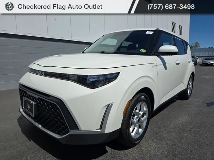 2023 Kia Soul LX photo 1