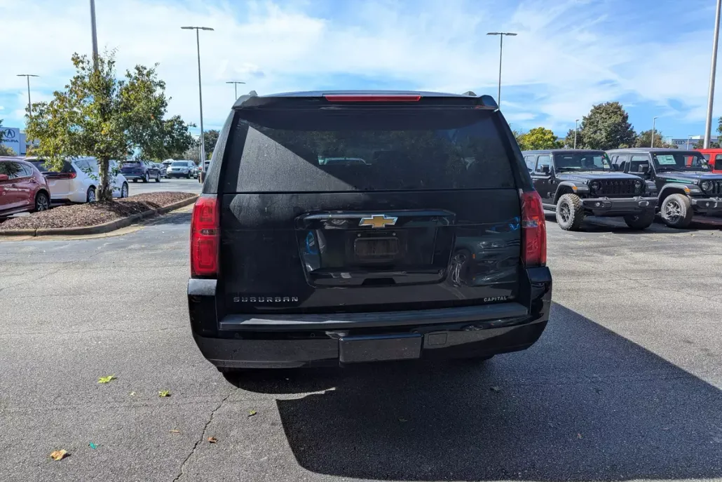 2017 Chevrolet Suburban 1500 LT photo 1