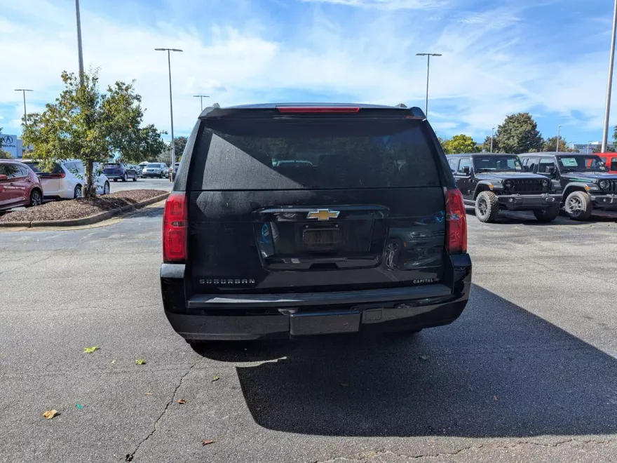 2017 Chevrolet Suburban 1500 LT photo 1