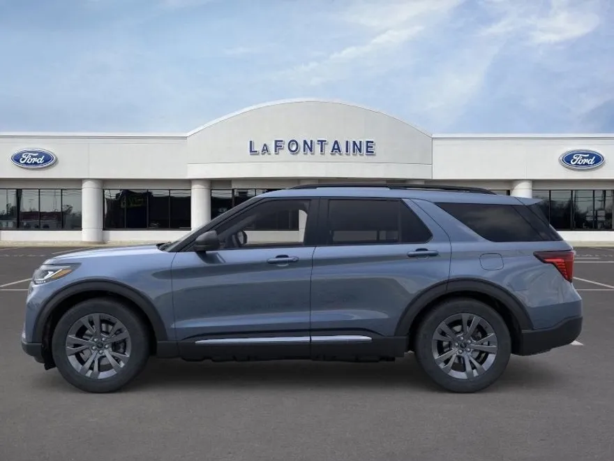2025 Ford Explorer photo 3