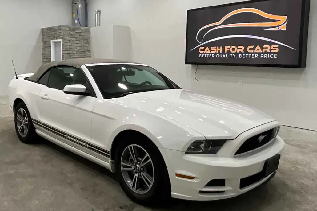 2013 Ford Mustang V6 Convertible photo 1