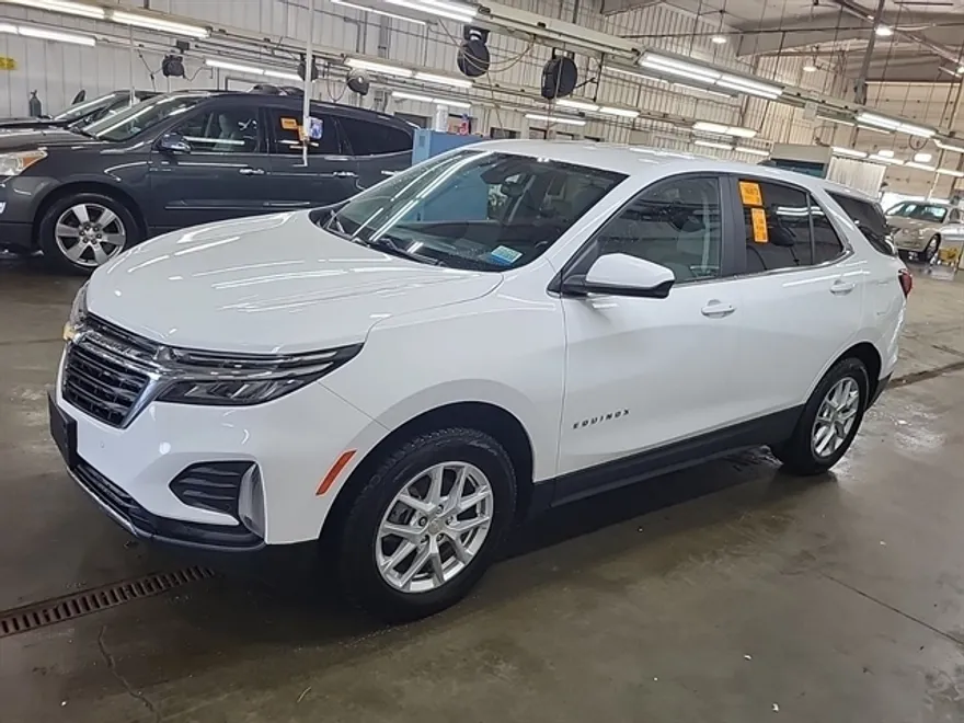 2023 Chevrolet Equinox LT photo 1