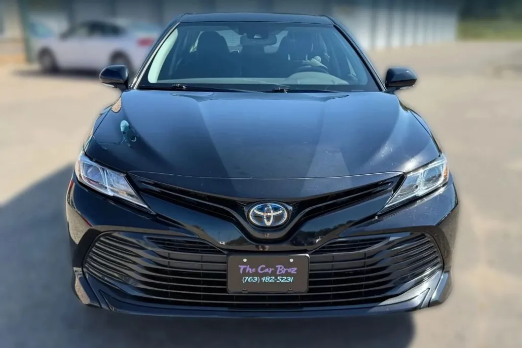 2020 Toyota Camry Hybrid LE photo 1