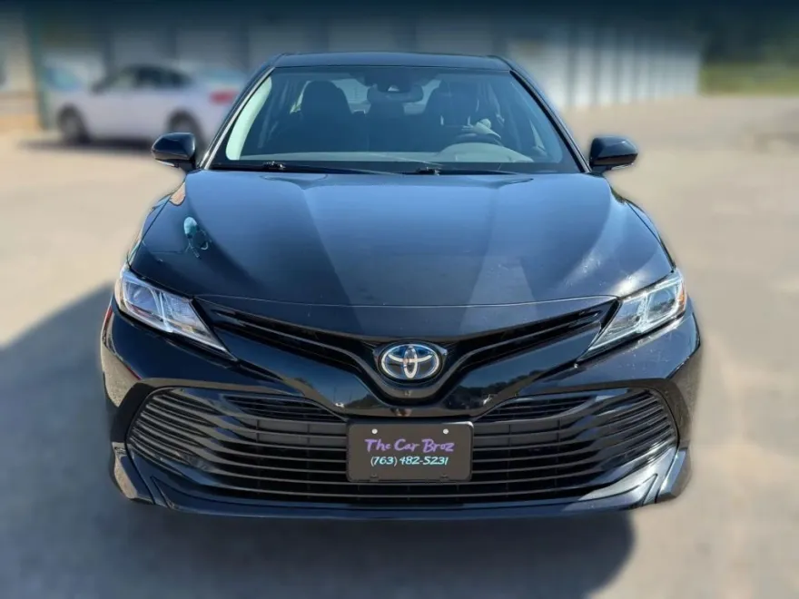 2020 Toyota Camry Hybrid LE photo 1