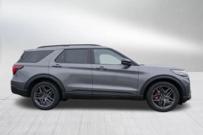 2025 Ford Explorer ST photo 1