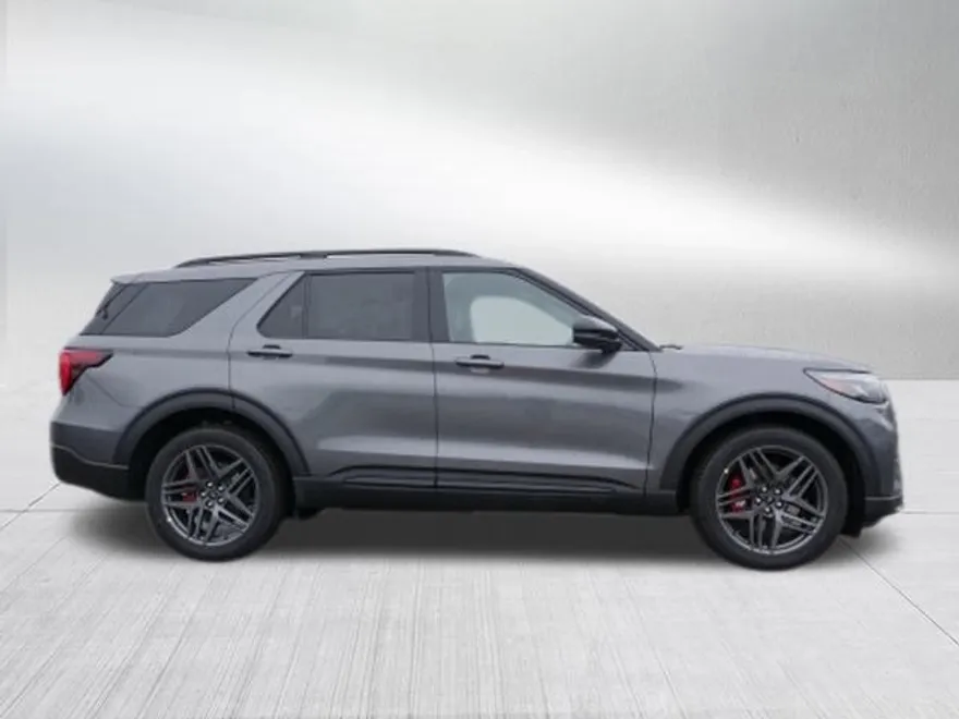 2025 Ford Explorer ST photo 1
