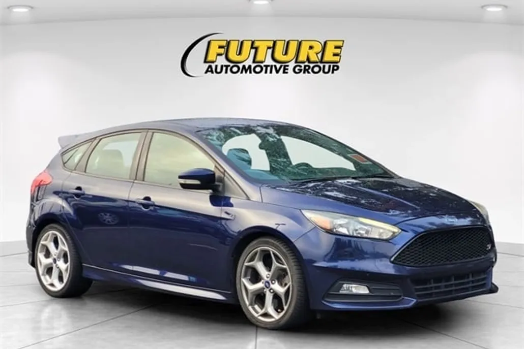 2017 Ford Focus ST photo 1