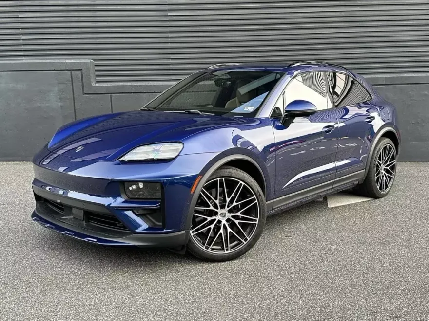 2024 Porsche Macan Electric Turbo photo 1