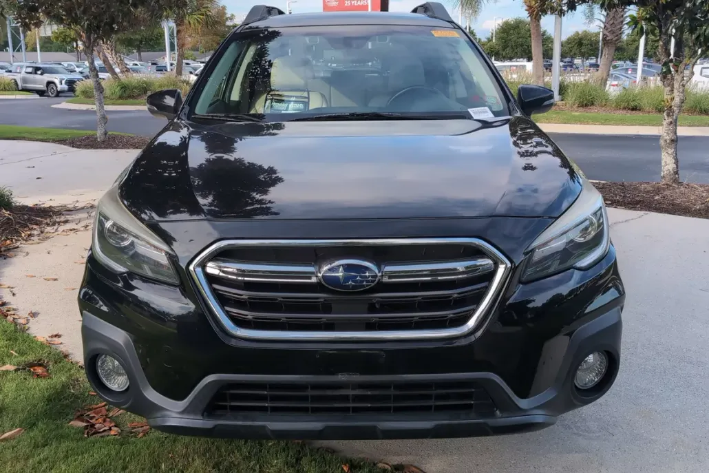 2019 Subaru Outback Limited photo 1