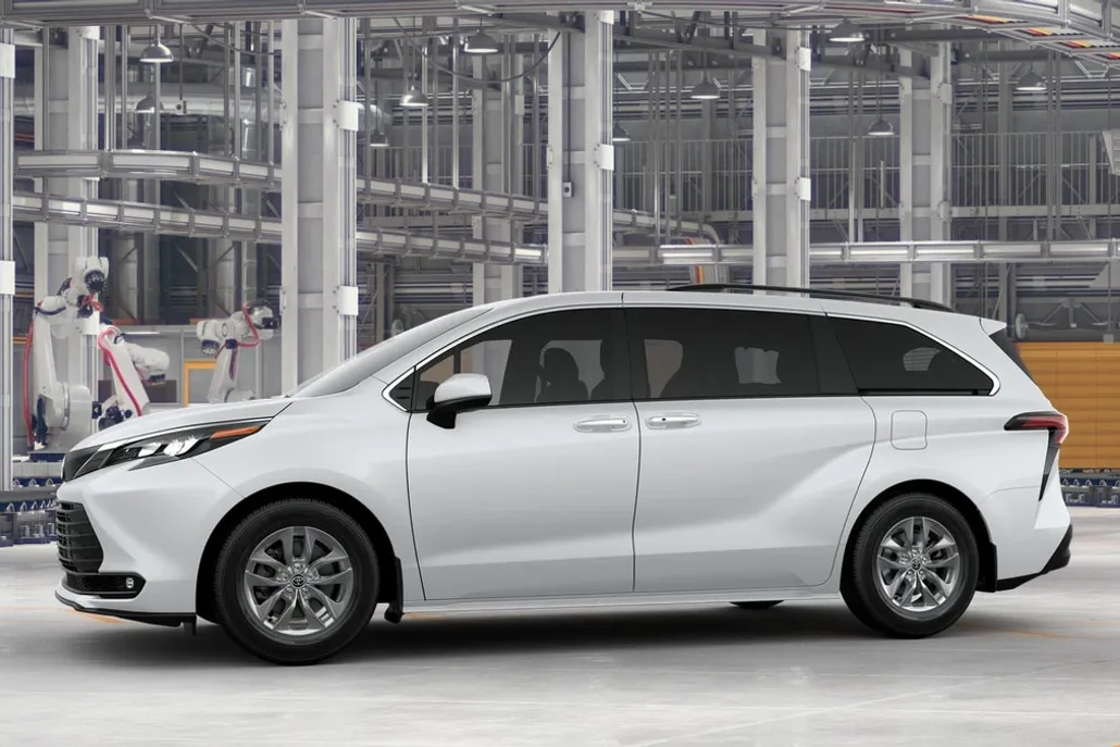 2025 Toyota Sienna XLE photo 1