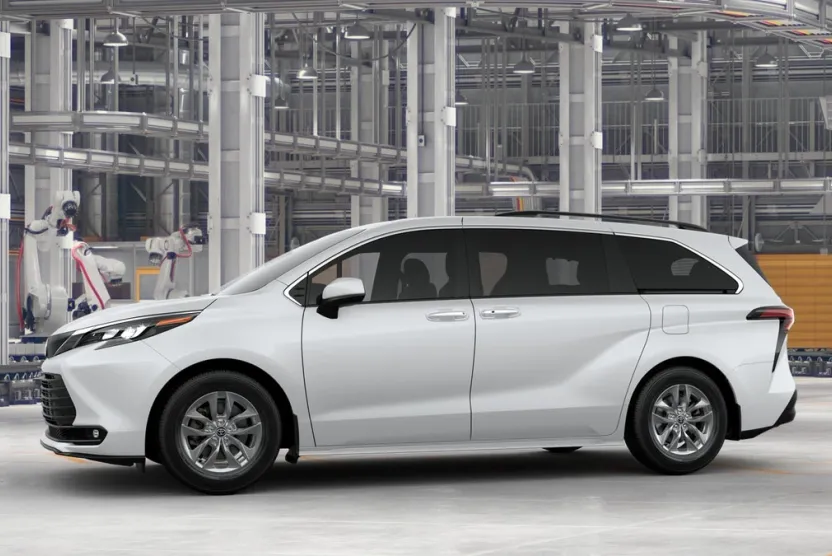 2025 Toyota Sienna XLE photo 1