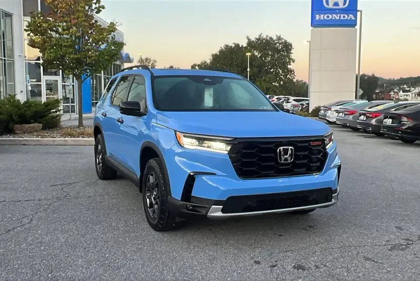 2025 Honda Pilot TrailSport photo 1