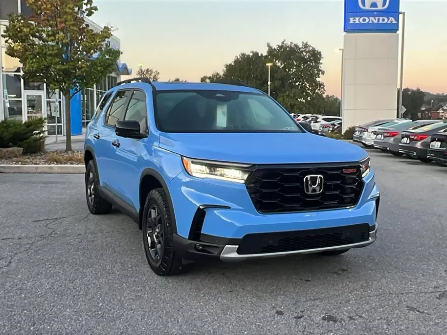 2025 Honda Pilot TrailSport photo 1