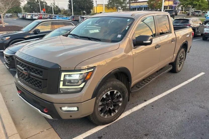 2020 Nissan Titan PRO-4X photo 1