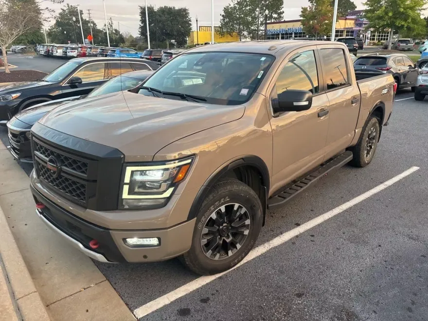 2020 Nissan Titan PRO-4X photo 1
