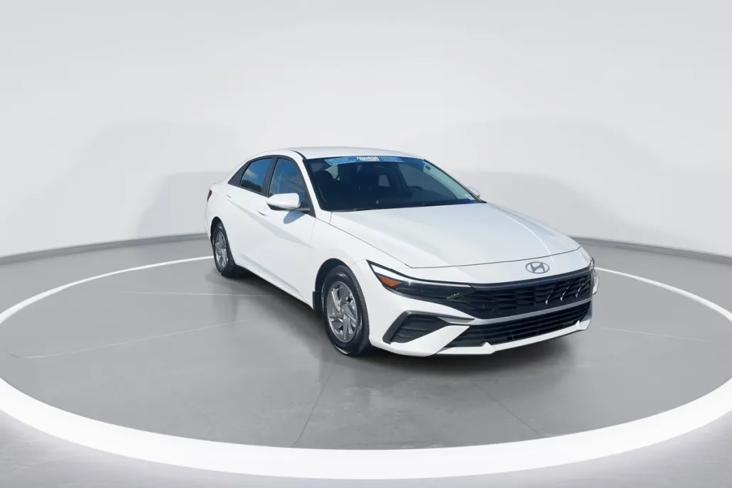 2024 Hyundai Elantra SE photo 1