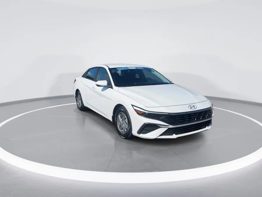 2024 Hyundai Elantra SE photo 1