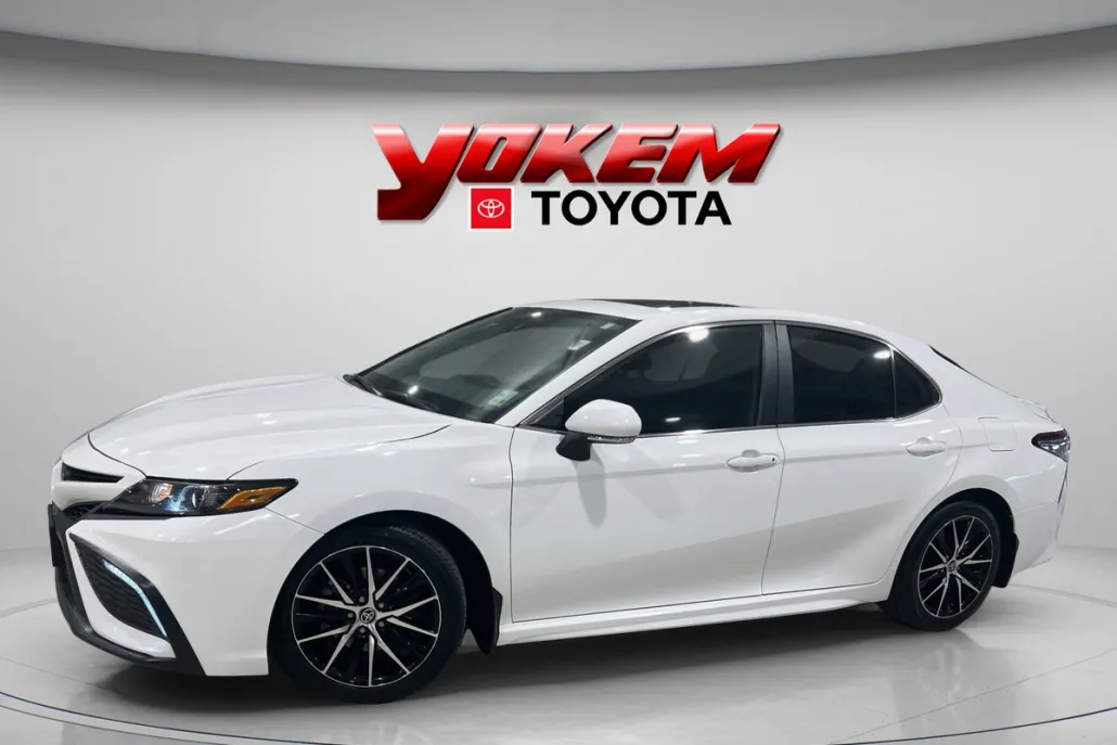 2023 Toyota Camry Hybrid SE photo 1