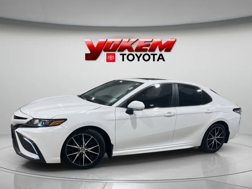 2023 Toyota Camry Hybrid SE photo 1