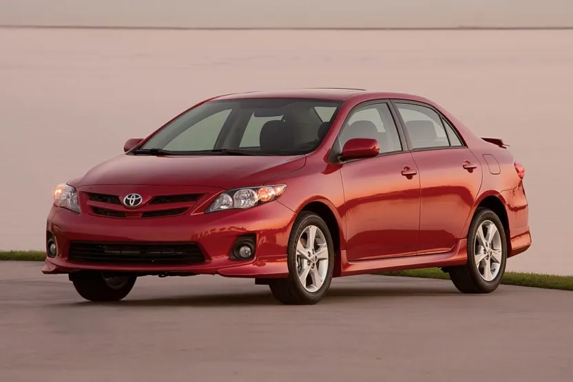 2013 Toyota Corolla photo 1