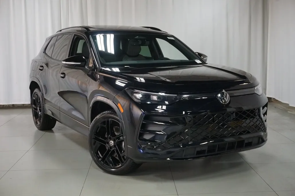 2025 Volkswagen Tiguan SE R-Line Black photo 1